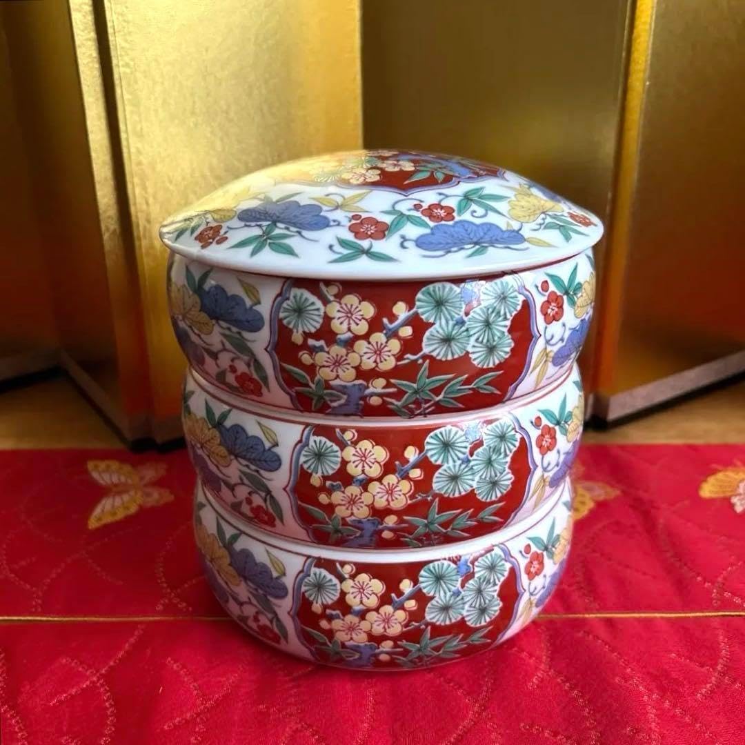 前畑陶器　縁起商店　赤絵　賀正紋　金彩　三段重　重箱　正月　おせち　市松　松竹梅 前畑陶器 縁起商店 赤絵 賀正紋 金彩 三段重 重箱 正月 おせち 市松